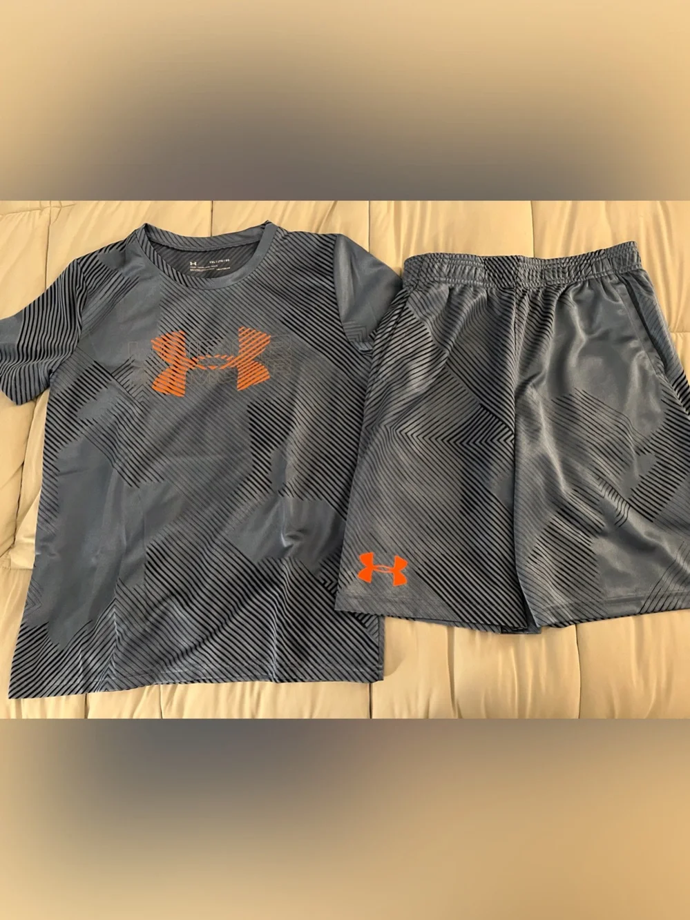 EUC Under Armour heatgear Blue Athletic Tee and Shorts Set with Orange Logo